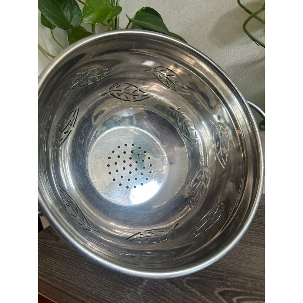 Stainless Steel Leaf-Pattern Colander with Handles - Picture 6 of 10